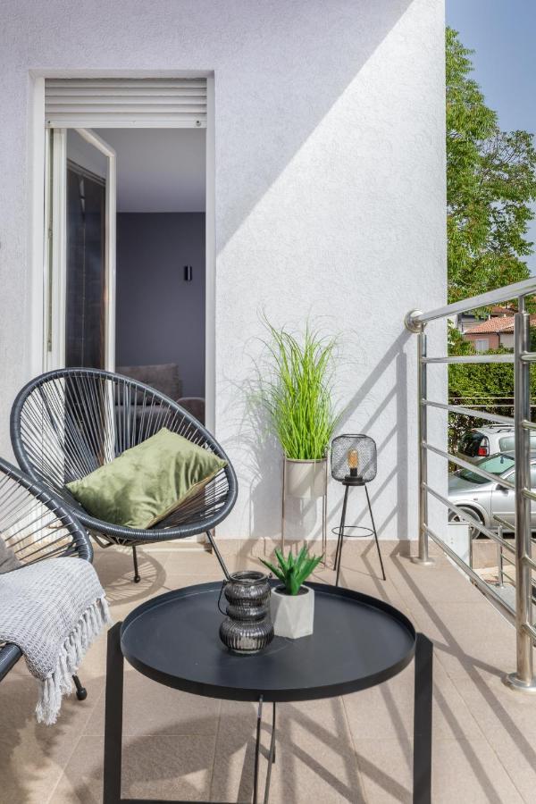Lux Apartment Teo - New Pula Exterior photo